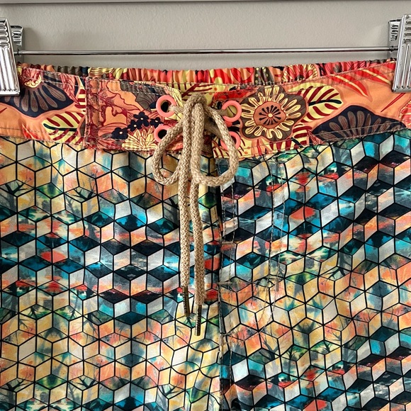 Maaji Mens swim trunks shorts Size small geometric pattern - Picture 6 of 10